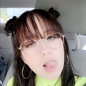 Meet your Posher, Kendra